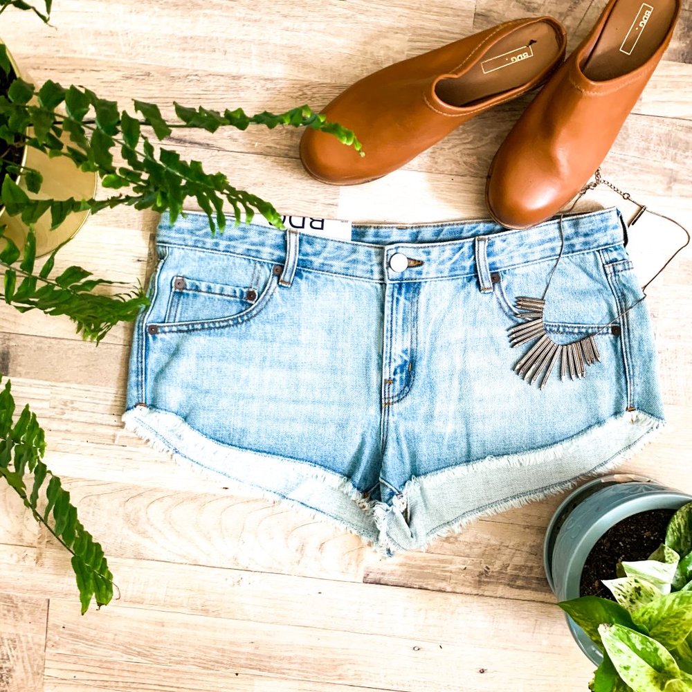 🌻🆕Urban Outfitters | Cheeky High Rise Shor…